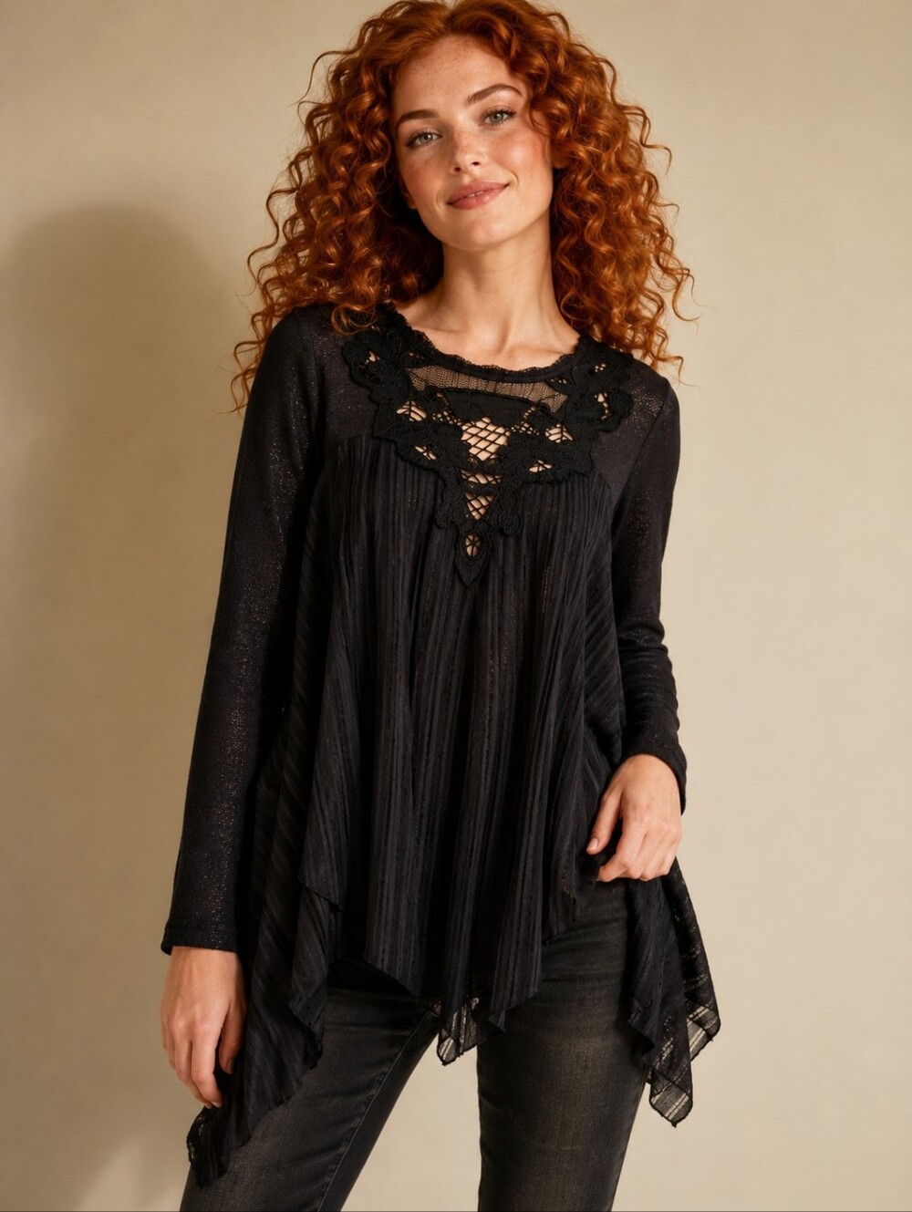 ❤️ NWOT! FREE PEOPLE LACE INSET BLACK TOP W/ ASYMMEMTRIC HEM, SMALL